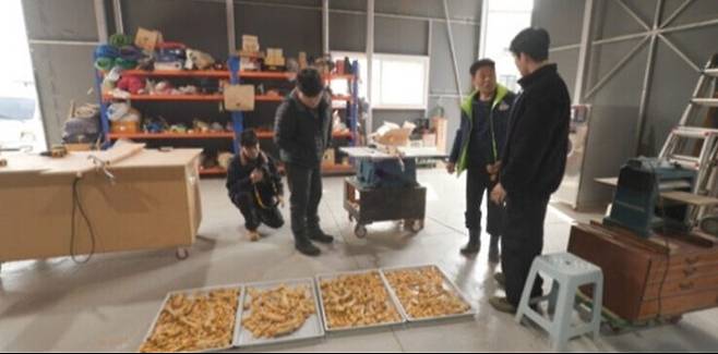 육준서가 40cm 길이의 중안부를 줄이기 위해 마사지를 하고 있다고 밝혔다. MBC '전지적참견시점' 제공