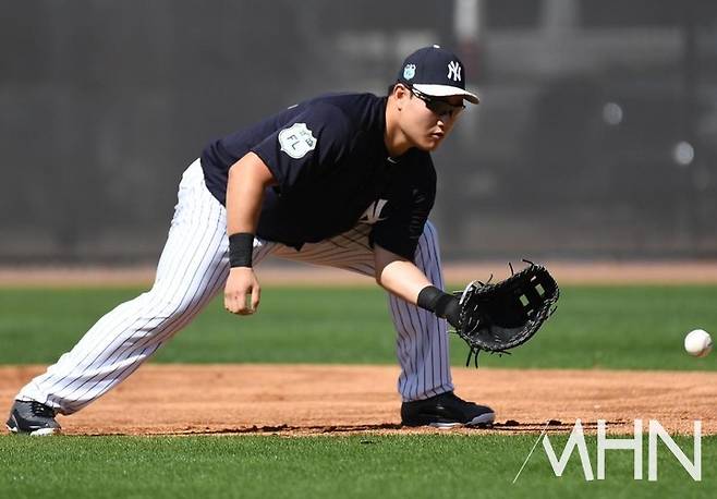 (2017년 뉴욕 양키스 시절의 최지만. 당시 그는 빅리그 콜업 후 이틀 연속 홈런을 치는 등 인상적인 활약을 펼쳤지만 양키스는 그에게 납득할 만한 기회를 주지 않았다)