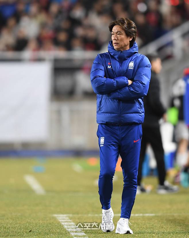 홍명보 감독이 25일 수원월드컵경기장에서 열린 2026 FIFA 북중미 월드컵 3차 예선 요르단과 경기를 지켜보고 있다. 2025. 3. 25. 수원 | 최승섭기자 thunder@sportsseoul.com