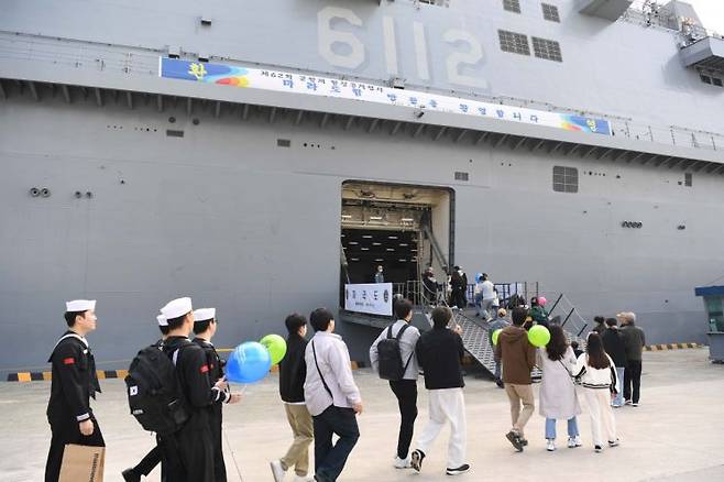 2024년 진해군항제 당시 마라도함 공개 행사 모습. 진해해군기지사령부 제공