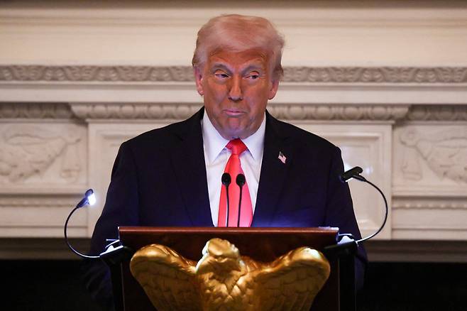 도널드 트럼프 미국 대통령이 27일(현지시각) 백악관에서 연설하고 있다. /로이터연합뉴스