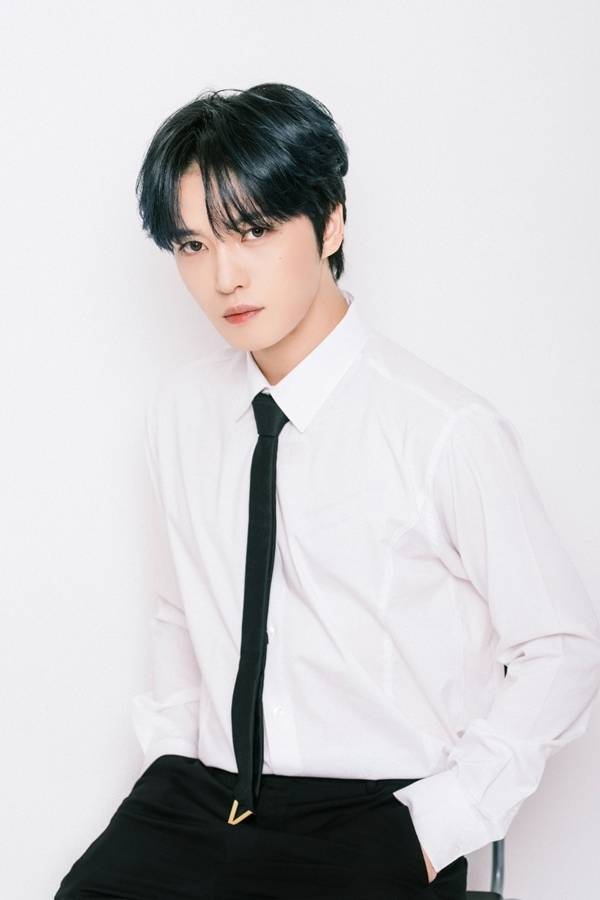 가수 겸 배우 김재중이 ‘내 남은 사랑을 위해’를 리메이크한다.