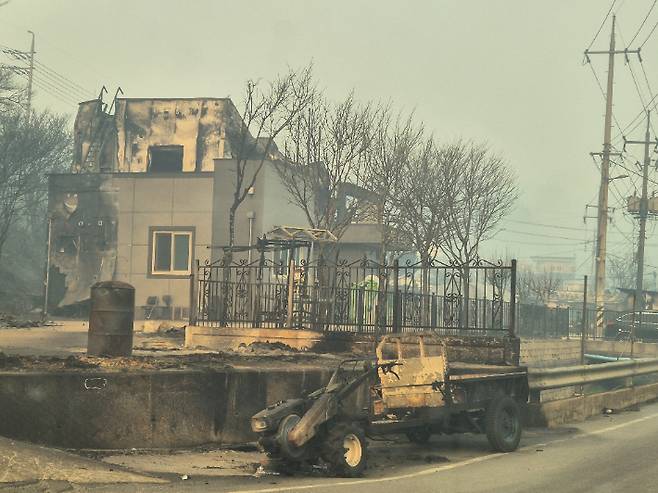 영덕지역 농가 경운기가 화재로 타버려 흔적을 알 수 없게 됐다. 임근호씨(영덕군 독자) 제공