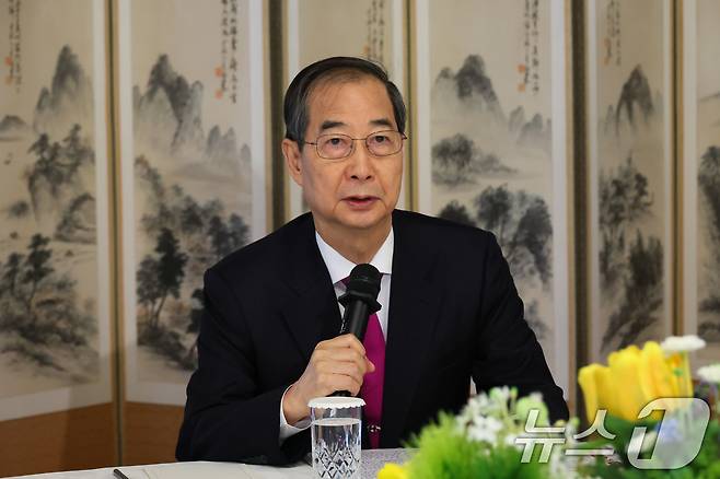 한덕수 대통령 권한대행 국무총리가 지난 27일 서울 종로구 총리공관에서 열린 경제6단체장 간담회에서 발언을 하고 있다. (총리실 제공, 재판매 및 DB 금지) 2025.3.27/뉴스1 ⓒ News1 임세영 기자