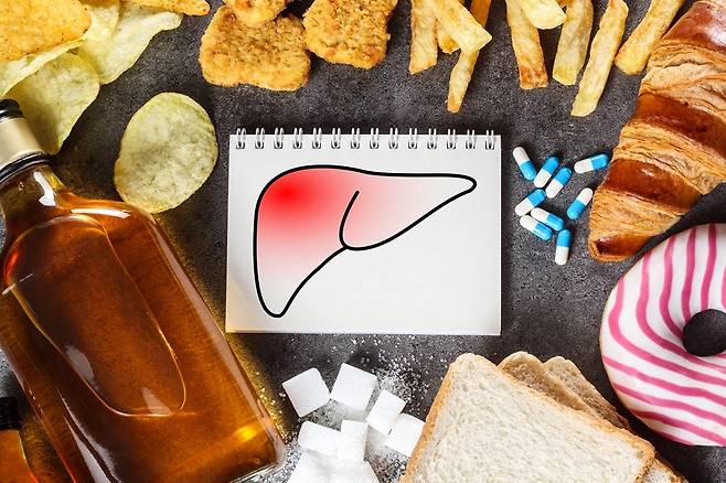 대사이상 지방간 예방을 위해서는 술을 자제하고 당분이 높은 음식을 삼가는 게 좋다. 게티이미지뱅크 제공