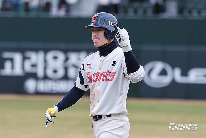 롯데 자이언츠 내야수 한태양이 30일 부산 사직야구장에서 열린 2025 신한 SOL Bank KBO리그 KT 위즈와의 팀 간 3차전에서 연장 11회말 동점 1타점 적시타를 기록했다. 사진 롯데 자이언츠