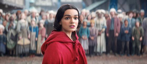 영화 ‘백설공주’의 한 장면. 사진 디즈니