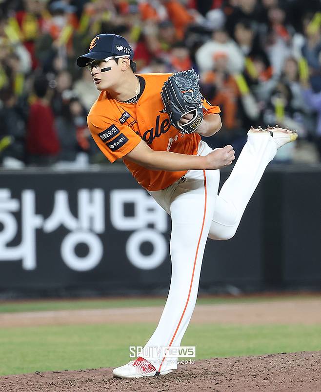 ▲ 최고 시속 160km에 이르는 강속구를 보유한 김서현은 기량이나 한화 팀 사정에서나 마무리 적임자로 뽑힌다. ⓒ곽혜미 기자