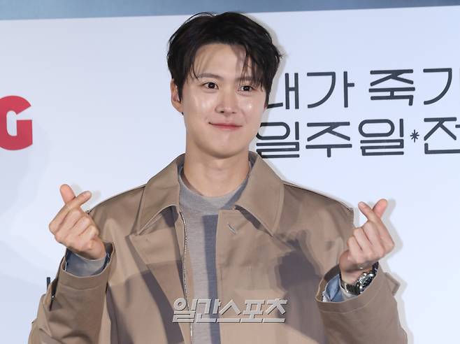 배우 공명이 1일 오전 서울 용산구 CGV용산아이파크몰에서 열린 티빙 오리지널 '내가 죽기 일주일 전' 제작발표회에 참석해 포즈를 취하고 있다. '내가 주긱 일주일 전'은 세상을 등지고 청춘을 흘려보내던 ‘희완’ 앞에 첫사랑 ‘람우’가 저승사자가 되어 나타나며 벌어지는 청춘 판타지 로맨스. 3일 공개. 서병수 기자 qudtn@edaily.co.kr /2025.04.01/