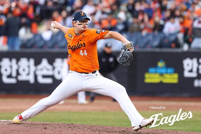 김서현이 지난달 29일 대전 KIA전 9회 등판해 역투하고 있다. 한화 이글스 제공