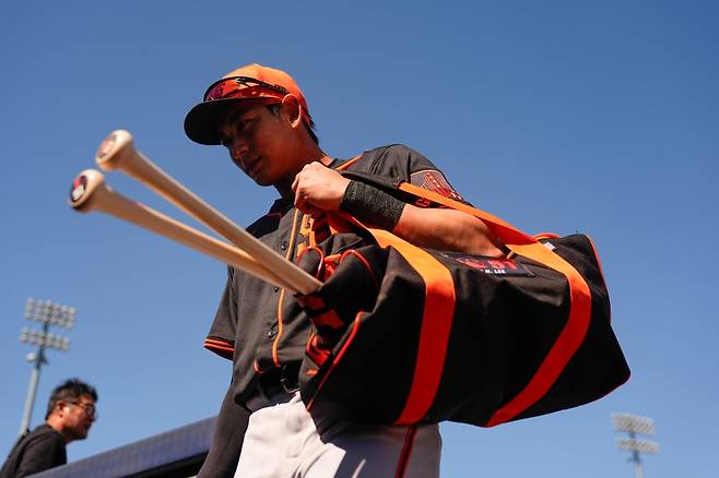 샌프란시스코 자이언츠 외야수 이정후가 3일 미국 텍사스주 휴스턴에 위치한 다이킨파크에서 열린 2025 미국프로야구 메이저리그(MLB) 휴스턴 애스트로스와의 원정경기에 출전하지 않았다. 휴식 차원의 결정이었다. AP 연합뉴스