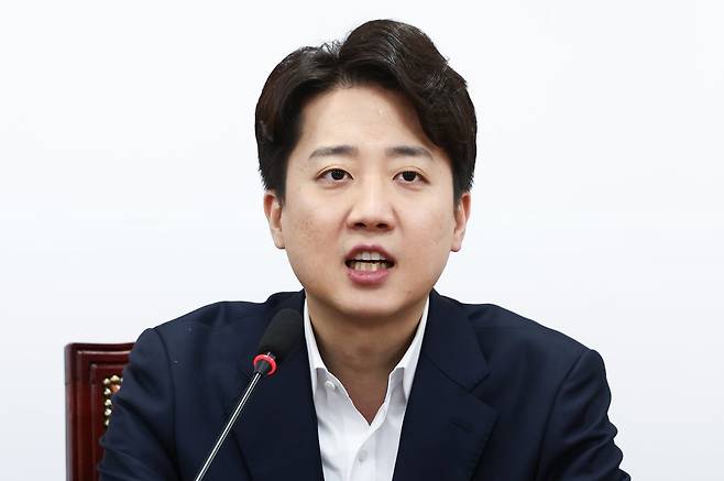 개혁신당 이준석 의원이 4일 오후 서울 여의도 국회에서 열린 최고위원회의에서 발언하고 있다. 뉴스1