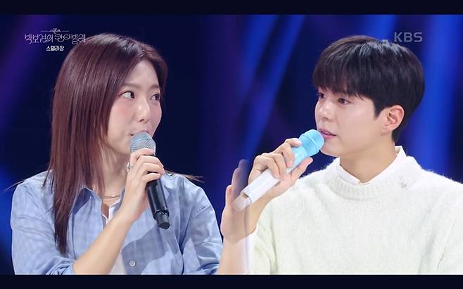 4일 방송한 KBS2 '더 시즌즈-박보검의 칸타빌레'에 출연한 가수 스텔라장(왼쪽)이 박보검(오른쪽)에게 프랑스어를 알려주는 모습. '박보검의 칸타빌레' 캡처
