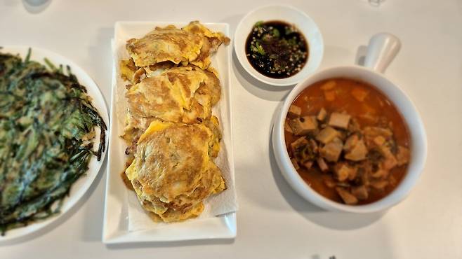 20250406_134806.jpg 멋쟁이 낮술 먹읍니다..(부추전, 동태전)