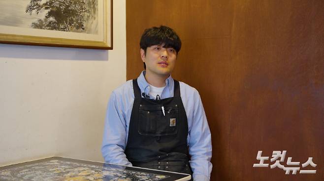 서울 은평구에서 5년째 닭발 가게를 운영 중인 김준형(35)씨. 남성경·박수연 크리에이터