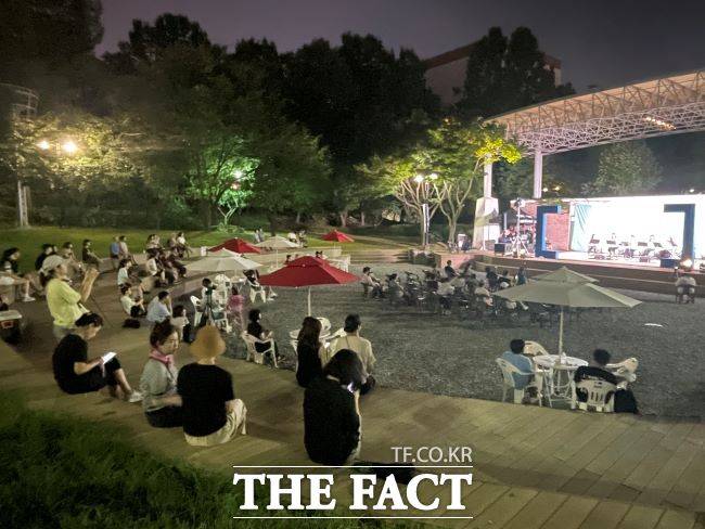 기회소득예술인 상설무대 전경./경기도