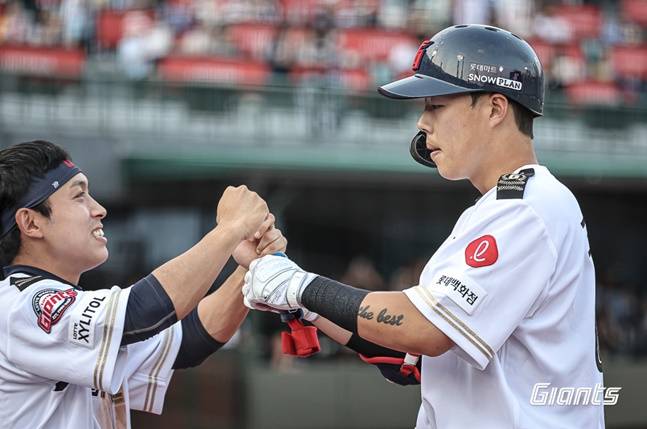 롯데 황성빈(왼쪽)과 고승민. /사진=롯데 자이언츠 제공