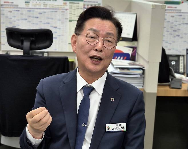 김제선 중구청장이 10일 오전 대전시청 기자실을 찾아 취임 1주년 기자간담회를 하고 있다. 연합뉴스