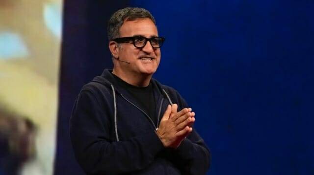 구글이 최근 TED2025에서 새로운 XR 글래스 시제품을 공개했다. (사진=제이슨레드먼드/TED)