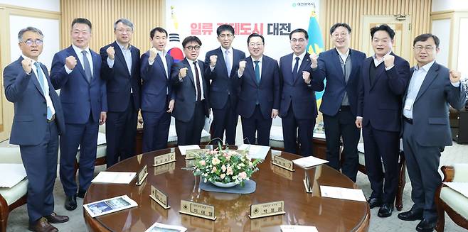 대전시는 10일 시청에서 '복합2구역 개발사업'의 원활한 추진을 위한 회의를 개최했다.