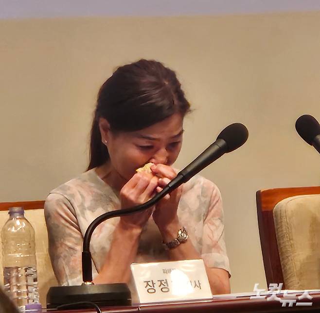 국내 주요교단으로부터 이단으로 규정된 세계복음화전도협회(세칭 다락방) 류광수 총재가 성폭행 혐의로 형사 고소를 당했다. 다락방 집사였던 장정희씨가 10일 오후 서울 중구 한국프레스센터 국제회의장에서 기자회견을 열고, 류광수 총재로 부터 네 차례 강제 성폭행을 당했다고 주장하고 있다. 송주열 기자