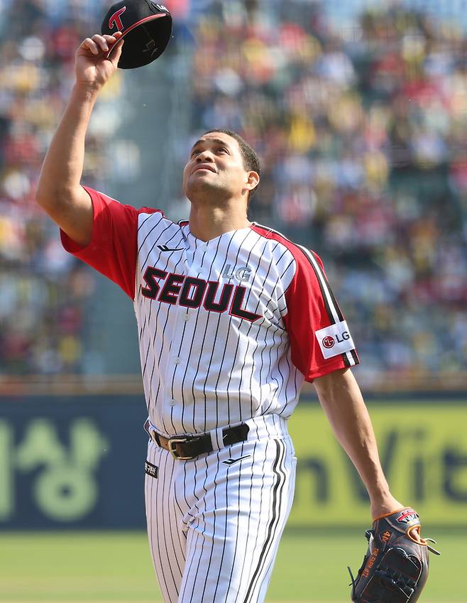 치리노스는 12일 서울 잠실구장에서 열린 2025 KBO리그 정규시즌 두산전에 선발 등판해 6이닝 3안타 1볼넷 8삼진 무실점했다. 사진 | LG 트윈스