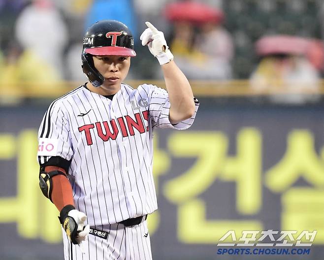 12일 잠실야구장에서 열린 KBO리그 LG와 두산의 경기. 8회 2타점 적시타 날린 LG 문성주. 잠실=송정헌 기자songs@sportschosun.com/2025.04.12/