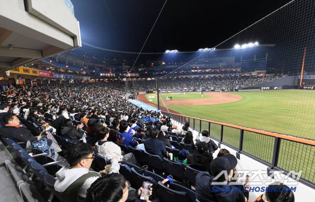 2일 대전 한화생명 볼파크에서 열린 KBO리그 한화와 롯데의 경기. 볼파크 가득 메운 야구팬들. 대전=송정헌 기자songs@sportschosun.com/2025.04.02/