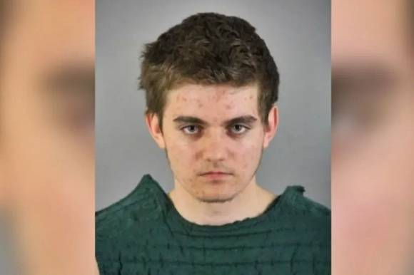 대통령 암살 및 정부 전복 계획을 실행하기 위해 어머니와 계부를 살해하고 시체를 은닉한 혐의 등으로 기소된 미국 위스콘신주 고교생 니키타 카삽(17). 워키쇼 카운티 보안관 사무소 자료