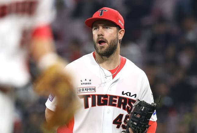 수비를 소화하고 있는 위즈덤. /사진=KIA 타이거즈