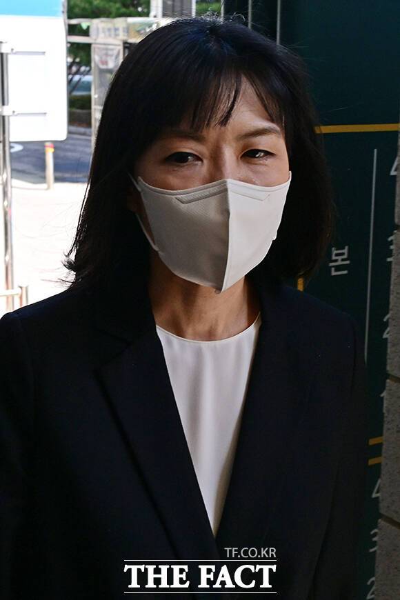 어두운 표정의 구연경 대표.