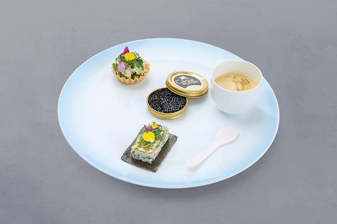 대한항공 일등석 코스 요리의 시작을 알리는 아뮈즈 부슈. 대한항공 제공