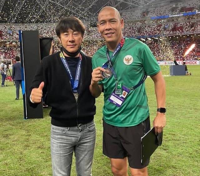 ▲ 노바 아리안토(오른쪽) 현 인도네시아 U-17 대표팀 감독은 신태용 감독이 인도네시아를 이끌 때 5년간 수석코치로 보좌한 인물이다. ⓒ 노바 아리안토 SNS