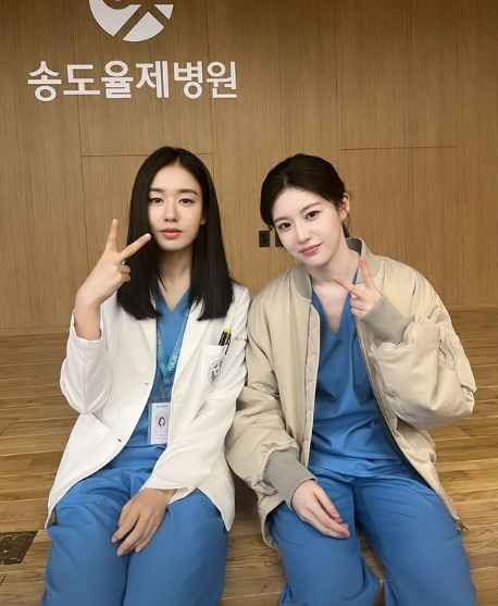 배우 안은진(왼쪽), 고윤정 투샷 / 안은진 인스타그램