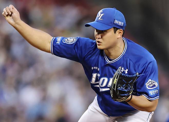 16일 잠실야구장에서 열린 LG와의 경기에서 선발 등판해 역투하는 삼성 최원태. 연합뉴스
