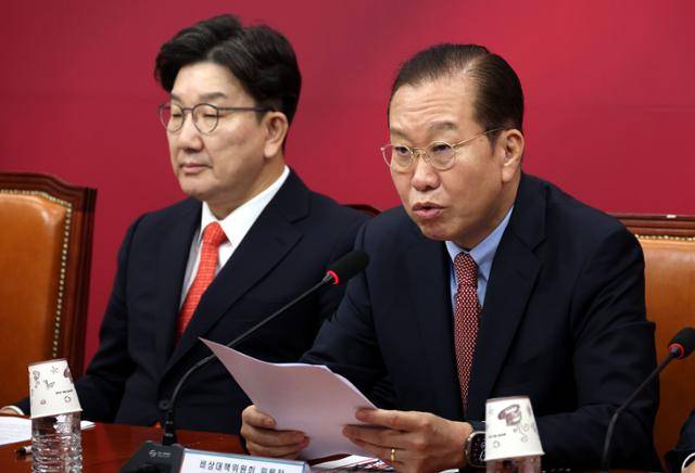 권영세 국민의힘 비상대책위원장이 17일 오전 서울 여의도 국회에서 열린 비상대책위원회의에서 발언을 하고 있다. 뉴시스