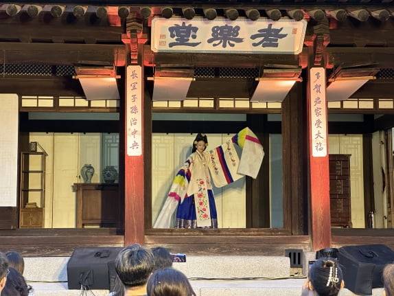 운현궁 내 연회 장소인 '노락당'에서 열리는 '봄밤의 풍류 유람' 행사 모습. / 사진=서울시 제공