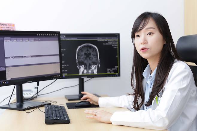 경희대병원 정신건강의학과 이아라 교수는 “무엇보다 우울증이 누구에게나 찾아올 수 있고 치료 후에는 충분히 회복할 수 있는 질환이라고 믿는 것이 치료의 첫 걸음”이라고 강조했다.