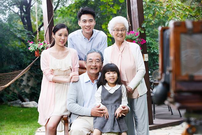 가족과의 유대를 중시하는 부자들은 결혼 이후 삶의 만족도도 크게 높아졌다고 응답했다. 게티이미지뱅크