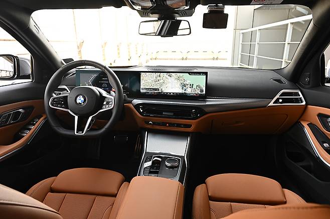 BMW 320i 투어링. 사진 김학수 기자