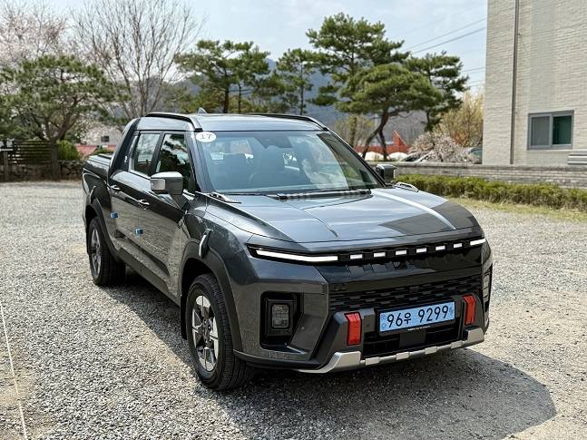 무쏘 EV 마블 그레이./사진=백유진 기자 byj@