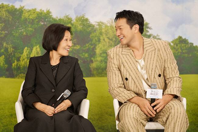 김혜자와 손석구(사진=JTBC)