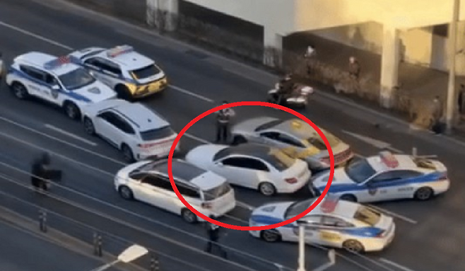 지난달 말 서울 지하철 1호선 도봉역 인근에서 발생한 벤츠 난동 사건. (사진, 온라인 커뮤니티)