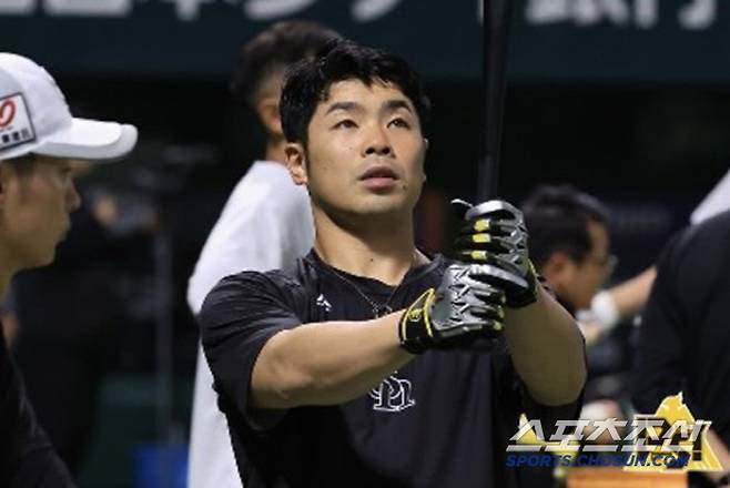 지난해 퍼시픽리그 타율-출루율 1위에 오른 소프트뱅크 주포 곤도. 지난달 말 허리 통증으로 전력에서 이탈해 전반기 복귀가 어려워 졌다. 사진캡처=소프트뱅크 호크스 SNS