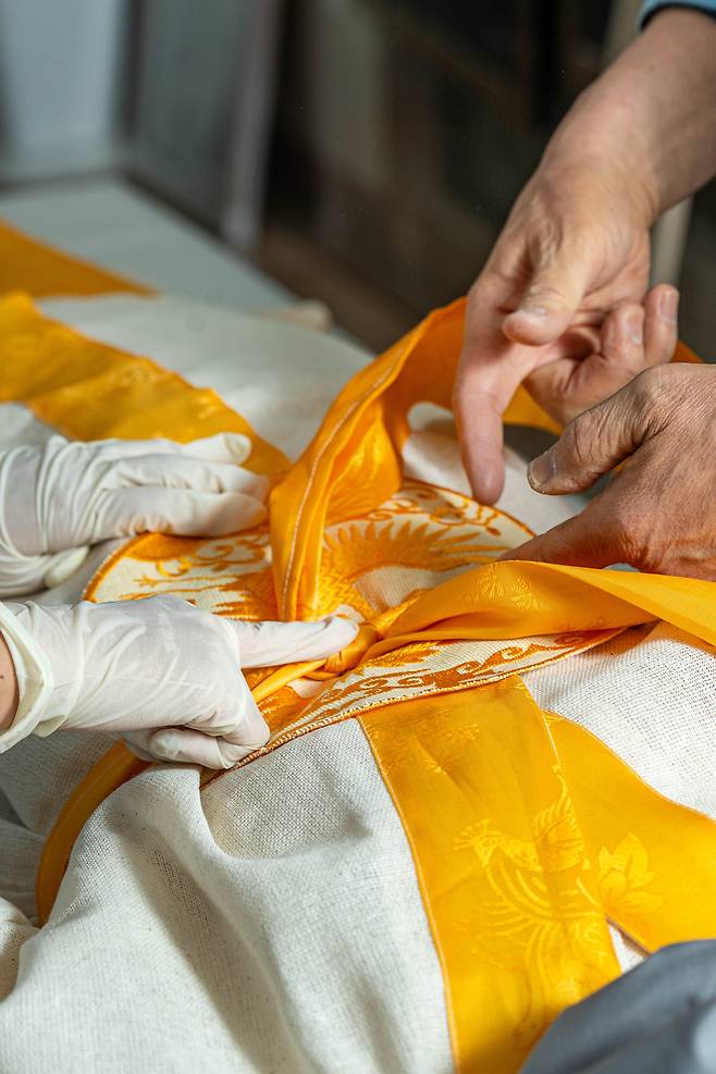 '대통령 염장이'는 매듭 하나에서도 정갈함이 묻어났다. /임화승 영상미디어 기자