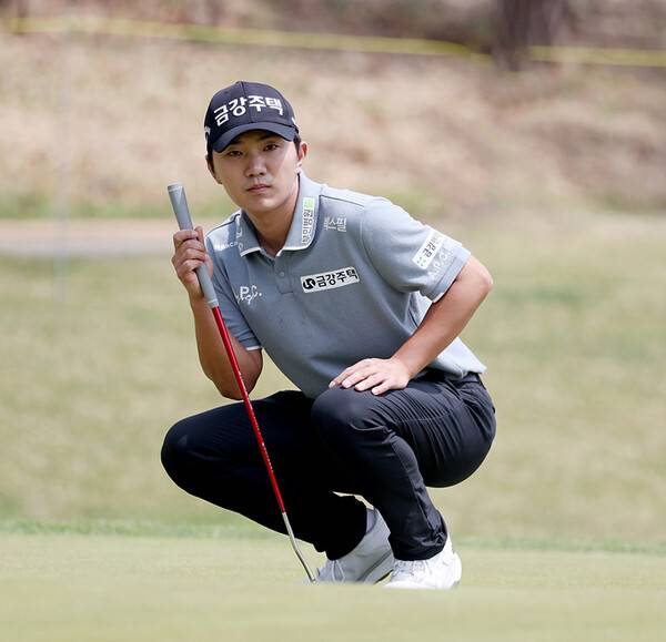 한국프로골프(KPGA) 투어 2025시즌 개막전 제20회 DB손해보험 프로미 오픈 대회에 출전한 옥태훈 프로가 2라운드에서 경기하는 모습이다. 사진제공=KPGA