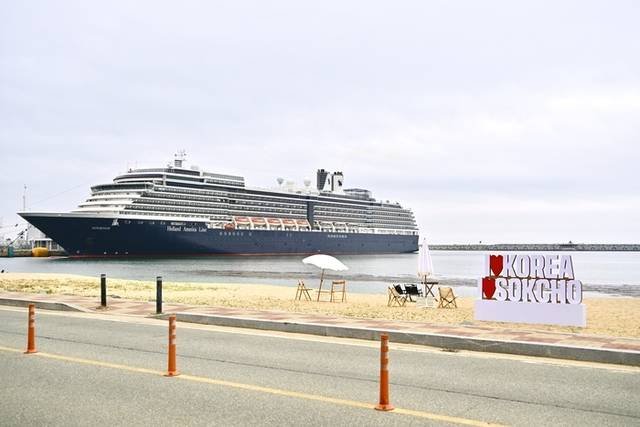▲ 19일 속초 국제 크루즈 터미널에 입항한 노르담호.