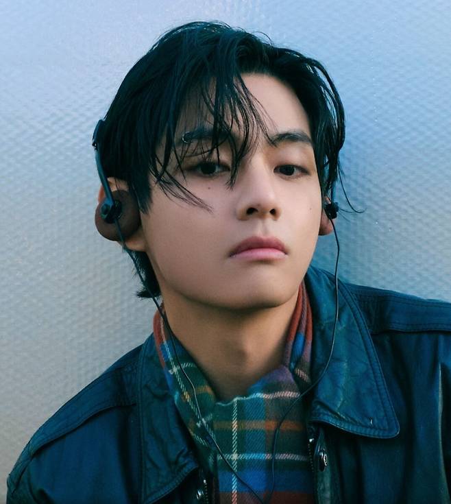 군 복무 중인 방탄소년단 뷔에 대한 미담이 쏟아지고 있다. 빅히트 뮤직 캡처