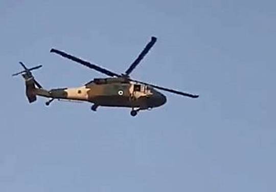 2021년 8월 미군의 블랙호크 기종으로 추정되는 헬기가 아프간 상공에서 비행하는 모습. 탈리브 타임스 트위터(엑스) 영상 캡처