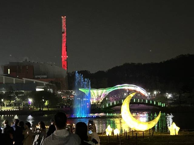 경기 김포시 자원화센터 굴뚝 점등식 모습. 김포시